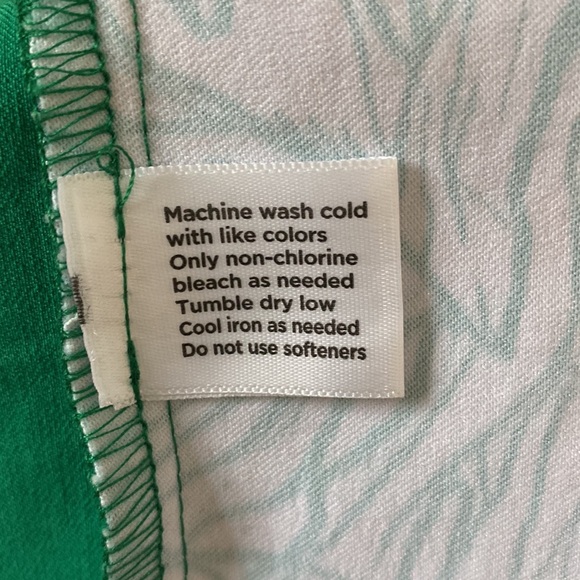 Lady Hagen NWT sz xs golf/ tennis skort “Tropic Palm Wrap” Lush Green Resort - Picture 9 of 10